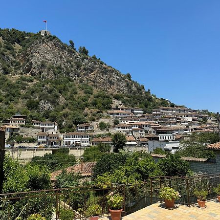 Meroli Guesthouse - Unesco Quarter Berat Exterior foto